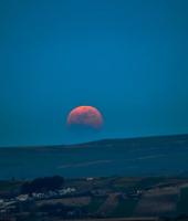 Όπως ξεπρόβαλλε η πανσέληνος πίσω από το Διδυμότειχο