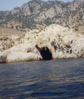 Σπηλιά μέσα στη θάλασσα