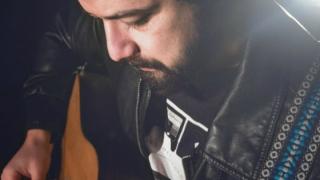 Ένας εβρίτης διασκευάζει εξαιρετικά το soundtrack της ταινίας "Game of Τhrones"