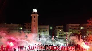 Στις "φλόγες" ο Φάρος της Αλεξανδρούπολης, για τα 100 χρόνια του Ολυμπιακού! (video)