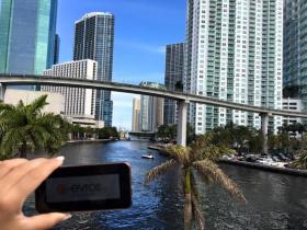 Μαγευτικό Μαϊάμι στη Φλόριντα των ΗΠΑ, η Ελένη πήγε εκεί και μας στέλνει τους χαιρετισμούς της με μια φωτογραφία.