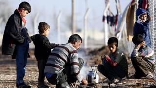 Εγκλωβισμένοι στην Ανδριανούπολη χιλιάδες πρόσφυγες: «Είτε θα πνιγούμε στη θάλασσα, είτε θα περάσουμε από εδώ».