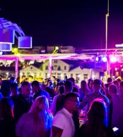 Yacht club: Αξέχαστες στιγμές στο closing party με τον Enoo Napa!
