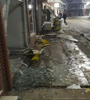 Τρελή κούρσα στο Διδυμότειχο: Αυτοκίνητο μπήκε σε κατάστημα (φωτο)