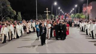 Αλεξανδρούπολη: Νυχτερινή λιτανεία του Τιμίου Σταυρού στους δρόμους της πόλης (video)