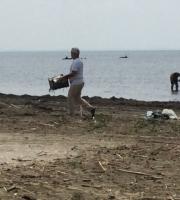 Παραλία Απαλού: Κάτοικοι και εθελοντές ανέλαβαν δράση 