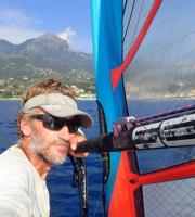 Ο Jonathan Dunnett δαμάζει τα κύματα!
