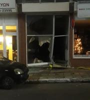 Τρελή κούρσα στο Διδυμότειχο: Αυτοκίνητο μπήκε σε κατάστημα (φωτο)