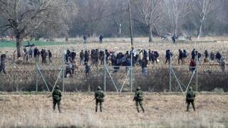 Η μάχη συνεχίζεται στον Έβρο: Στα ελληνοτουρκικά σύνορα ο πρωθυπουργός (συνεχής ροή)