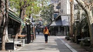 Υπουργός Εσωτερικών: Επιπλέον τετραγωνικά σε ανοικτούς χώρους για τα καταστήματα εστίασης