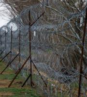 Έβρος: Τεχνητά εμπόδια, θέσεις μάχης & φωτισμός τοποθετούνται στον φράχτη (φωτο)