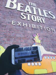 Μπορεί η λεωφόρος Abbey Road να είναι στο Λονδίνο, αλλά οι καρδιές των Beatles ανήκαν πάντα στην πατρίδα τους, στο Λίβερπουλ. Η επίσκεψη στο μουσείο είναι μοναδική εμπειρία. Από τον φίλο μας Απόστολο.