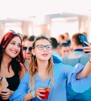 Ένα δυνατό super closing party του Yacht club με τους Dole & Kom