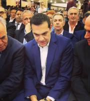 Ο Πρωθυπουργός ανάμεσα στον κ. Δραγασάκη και στον Περιφερειάρχη ΑΜΘ Κ. Μέτιο.