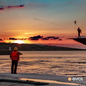Το λιμάνι της Σαμοθράκης στο χρυσό φως του δειλινού