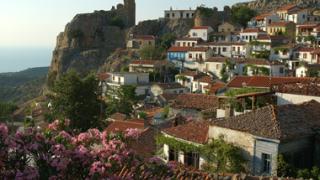 Τέσσερις κοινωνικοί επιστήμονες με σύμβαση έργου στο Δήμο Σαμοθράκης.