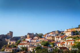 Καθώς ο ήλιος λούζει τη Χώρα της Σαμοθράκης