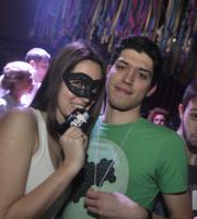 Τρελό 'Vintage' μασκέ πάρτι την Παρασκευή στο Prive club.