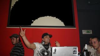 R n B party με Dj AK στο club Scandal.