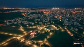 Στο πανέμορφο και φωταγωγημένο Πάρκο Αλτιναλμάζη, στην Αλεξανδρούπολη