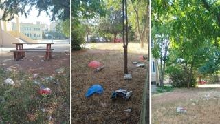 Σε σκουπιδότοπους μετατρέπονται σχολικές αυλές και πάρκα, με ευθύνη και των γονέων