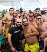 Ο Chris Papa στο 2ο 'Loud and Proud' beach party στο Yasu.