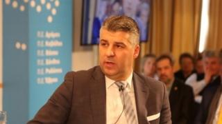 Περιφερειακή Σύνθεση: "Στου κουφού την πόρτα όσο θέλεις βρόντα"