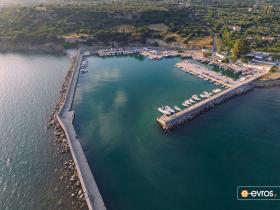 Το γραφικό λιμανάκι της Μάκρης που πάντα σε συνεπαίρνει