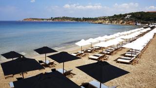 Τέλος οι ξαπλώστρες και ομπρέλες στις παραλίες!
