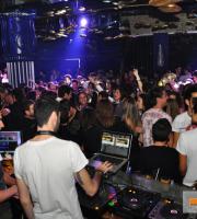 Τέσσερα μοντέλα γένους... αρσενικού, στο Prive Club - The people.
