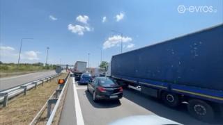 Μπλε Qashqai κινείται κόντρα στην Εγνατία από Αλεξανδρούπολη προς Κομοτηνή (βιντεο)