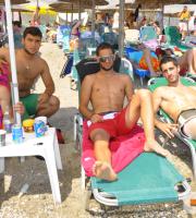 Κυριακάτικο μπανάκι στο Aqua Mare beach bar στην Αγ. Παρασκευή.