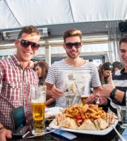 N.O.A. cafe - bar: Κυριακή με την καλύτερη παρέα, στο λιμάνι.