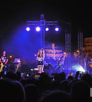 Φωτορεπορτάζ από το live των Βανδή, Stan & Μηδενιστή στο λιμάνι.