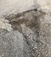 Υπάρχει και λίγος... δρόμος ανάμεσα στις λακκούβες στο Μεγάλο Δέρειο Σουφλίου