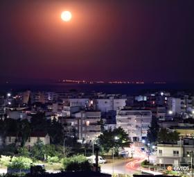 Μία λαμπερή φωτογραφία μιας γειτονιάς της Αλεξανδρούπολης