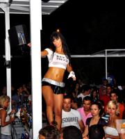 Strip show party στο Faces summer club την Κυριακή!