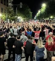 Πανηγυρισμοί στην Αλεξανδρούπολη για τη νίκη του Ολυμπιακού στον ευρωπαϊκό τελικό.