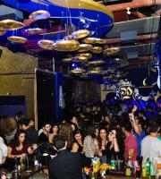 Το αδιαχώρητο στο opening του Prive Club την Παρασκευή.