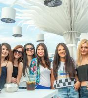 Κόλαση στο απογευματινό πάρτι του Yacht club με Sharam Jey.