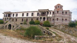 Οι Μητροπολίτες Αλεξ/πολης και Κομοτηνής μιλούν στο 2ο συνέδριο Προσκυνηματικού Τουρισμού.