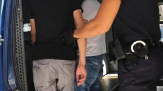 Μέρα - μεσημέρι παράνομοι μετανάστες στη Σαμοθράκη.