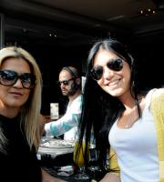 Η απόλυτη... 'αυτοδυναμία' στο ΝΟΑ cafe - bar την Κυριακή των εκλογών.