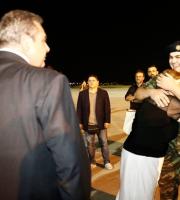 Υποδοχή ηρώων στους δύο Έλληνες στρατιωτικούς τα ξημερώματα της 15ης Αυγούστου 