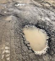 Υπάρχει και λίγος... δρόμος ανάμεσα στις λακκούβες στο Μεγάλο Δέρειο Σουφλίου