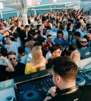 Στον "αέρα" σήκωσε ο Phonique το Yacht club, στην Αλεξανδρούπολη