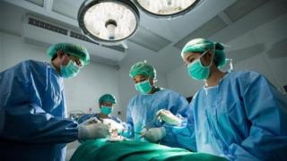 Γιατρός από τον Έβρο διώκεται διότι χειρούργησε άστεγο