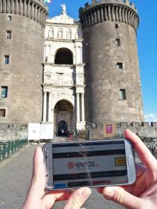 Δυο φίλοι ο Χρήστος & ο Τηλέμαχος μας στέλνουν την αγάπη τους από την Νάπολη και συγκεκριμένα από το Castel dell’Ovo!