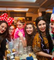 Ένας χαμός την Πέμπτη στο αποκριάτικο πάρτι του ΝΟΑ cafe - bar.