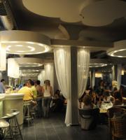 Πλήθος κόσμου στα εγκαίνια του "Delfini cafe - bar", μέρος 2ο.